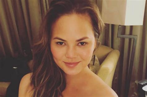 Chrissy Teigen Drops Jaws With Completely Naked Snap Daily Star