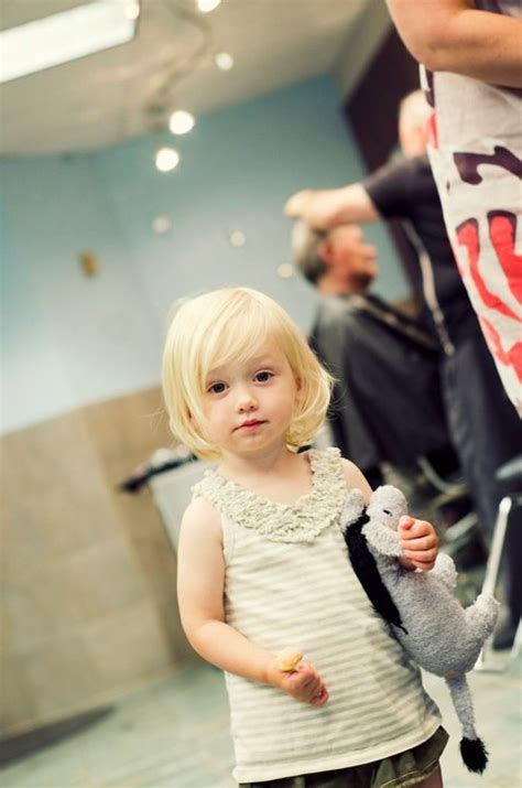 Model rambut pendek anak perempuan yang satu ini mengandalkan poni. Tren Model Rambut Anak Perempuan Masa Kini
