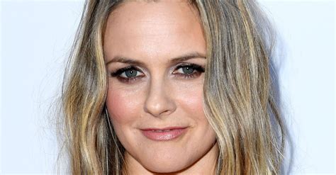 Alicia Silverstone Body Shamed And Called ‘fatgirl By Paparazzi After