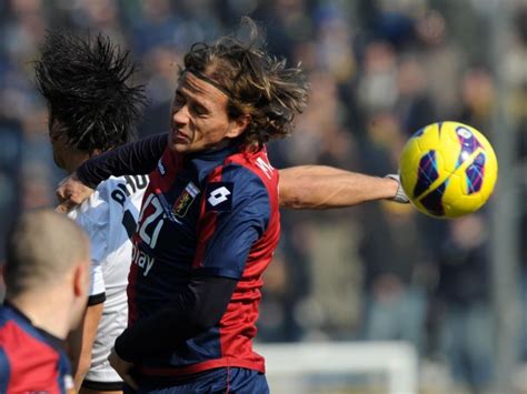 With a somewhat sensational victory in the previous round against roma, parma found themselves again in a situation where they can consider surviving in serie a for. Foto Parma - Genoa: la fotopartita - 8 di 12 - Genova ...