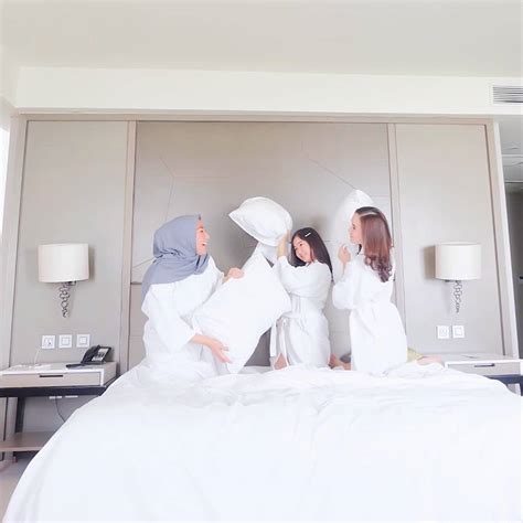 Terlebih sekarang ini banyak sekali destinasi wisata yang dapat anda kunjungi bersama keluarga. 8 Hotel Bandung dengan Kolam renang Terbaik, Melepas Lelah ...