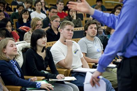 The key differences between early action and early decision deadlines