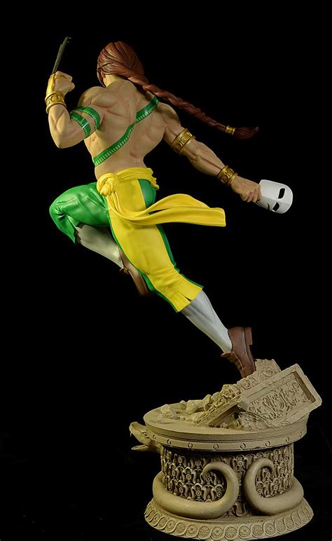 Review And Photos Of Pop Culture Shock Street Fighter Vega 14 Scale Statue