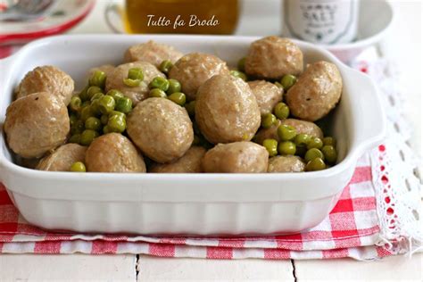 La ricetta è preparata solitamente per il pranzo di carnevale e con il sugo in avanzo si condisce anche un bel piatto di paccheri. POLPETTE AL VINO BIANCO | Tutto fa Brodo in Cucina