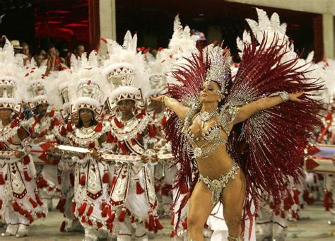 Viviane Araújo desnuda en Carnaval Brazil