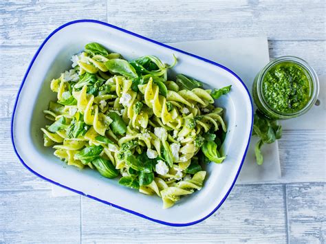 Pastasalat Med Pesto Og Fetaost Oppskrift Meny No