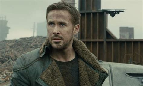 A Closer Look At Ryan Gosling S Futuristic Coat In Blade Runner 2049 Vlr Eng Br