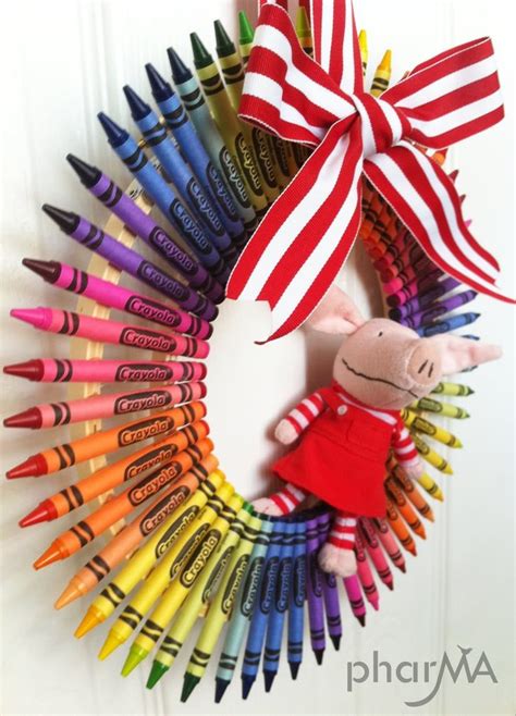 A Colorful Crayon Wreath Crayon Wreath Crayon Crafts Crayon Wreath