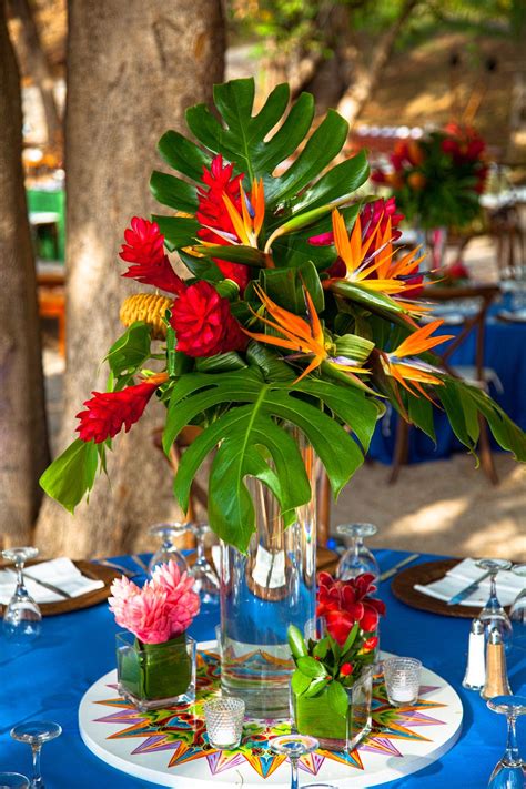 different views of centerpiece add orchids and make it more beautiful bodas tropicales boda