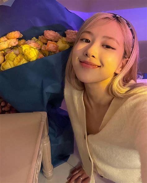 퍼스트러브 On Twitter Rosé Cute Rosé Instagram Update Blackpink Rose