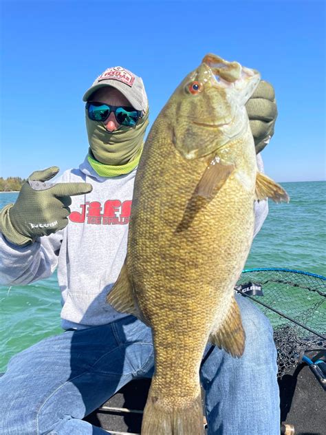 5 Secrets To Catching Huge Smallmouth Bass Field And Stream