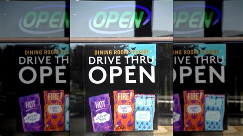 They also appear in other related business categories including restaurants, take out restaurants, and sandwich shops. Here Are All The Fast Food Restaurants Open On New Year's Day