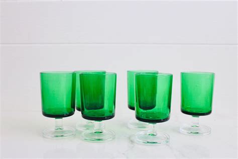 Set Of 6 Vintage Glasses Green Footed Glasses Vintage Etsy Vintage Cocktail Glasses Green