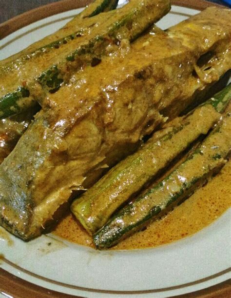 Kali ni che nom gunakan … resepi ikan kembung masak asam rebus, menu sihat kerana tidak menggunakan sebarang minyak, dan juga cepat disediakan. Resepi Ikan Pari Masak Kari Sedap - Resep Bunda Erita