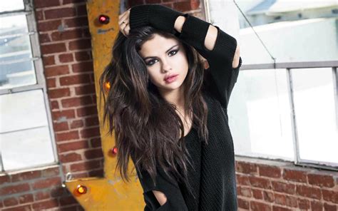 Wallpaper Model Long Hair Glasses Singer Black Hair Selena Gomez