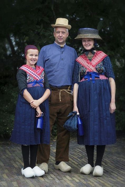 staphorst ethnic diversity costumes around the world folk clothing equal rights folk costume