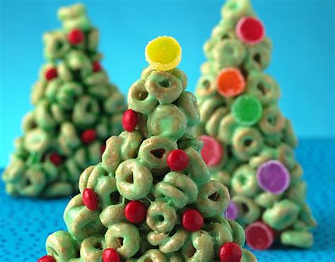 You don't need sophisticated ingredients like salmon, caviar or shrimps… 5 Easy-to-Make Christmas Snacks for Kids