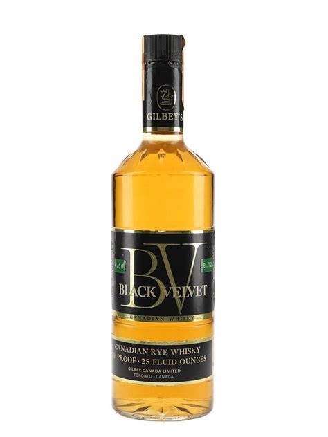 Black Velvet Blended Canadian Whisky Distilled 1967 40 70cl Old