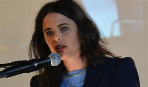 בראיון שערכו הבוקר שדרנית ערוץ 2 ומגיש גלי צהל רזי ברקאי עם שרת המשפטים איילת שקד, הזדעקה מצליח על פגישות הרמטכל גדי איזנקוט עם רבני הציונות הדתית. איילת שקד: פייסבוק עדיין לא מבינה את חומרת הטרור הפלסטיני ...