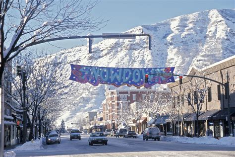 Durangos Main Avenue Prepares For The Snowdown Winter Festival