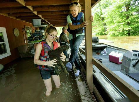 Crecida De Río Mississippi Abruma Diques Causa Evacuaciones Ap News