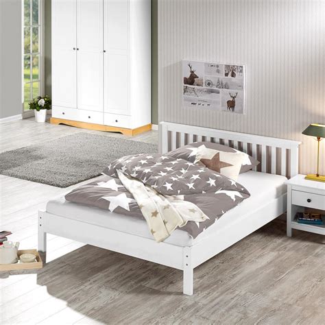 Dank des etwas höheren fußendes gleiten decken nicht so leicht aus dem bett während man schläft. Bett Luis (140x200, Kiefer, weiß lackiert) - Dänisches ...