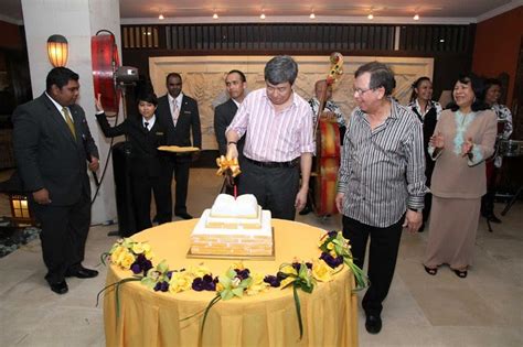 Scroll down to view the national list or choose your state's calendar. Kee Hua Chee Live!: DATUK SERI RAZMAN HASHIM HOSTED SULTAN ...