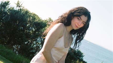 On “solar Power” Lorde Loves The Beach The New Yorker