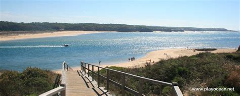 Venha visitar o calmo interior e a costa vicentina. Praia do Farol em Vila Nova de Milfontes, Odemira • Portugal