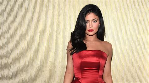 Kylie Jenner Officially Passes Kim Kardashian In Number Of Instagram