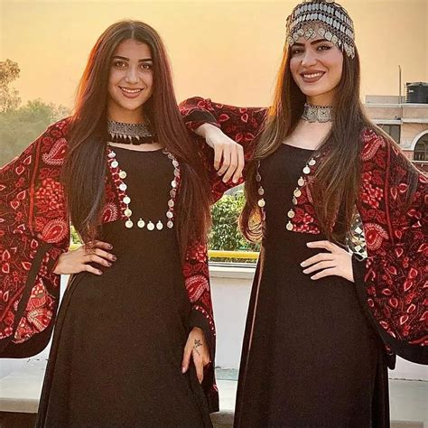 Pin By Eyelashes On Drees Afghani Clothes Afghan Dresses Designer