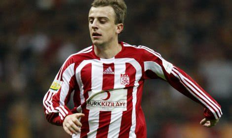 He is 32 years old from poland and playing for west bromwich albion in the england premier league (1). Gizli Forvet: Kamil Grosicki: Galatasaray'la 1 senedir ...