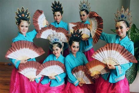 9 Dances Of Indonesia Graceful Indonesian Folk Dances