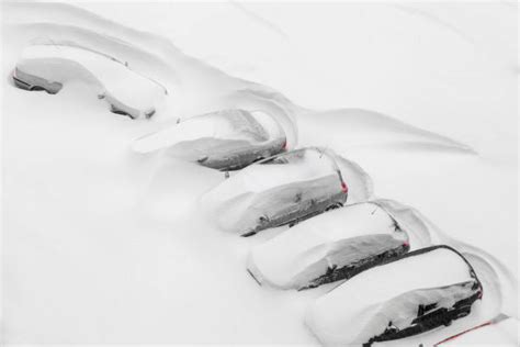 Top 60 Snow Covered Cars Stock Photos Pictures And Images Istock