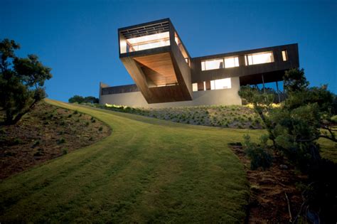 10 Amazing Cantilevered House Designs
