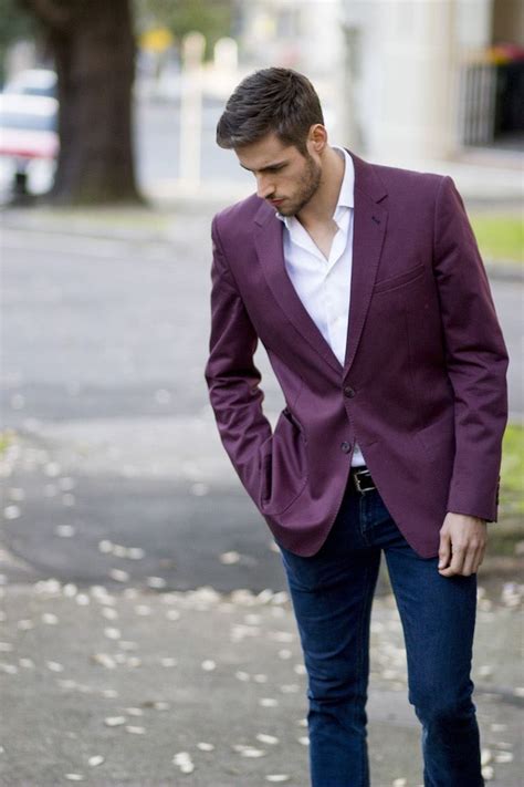 Le Blazer Homme Se Porte Avec Un Jean Et Avec Une Très Grande Assurance