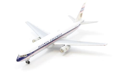 Herpa 510103 Boeing B757 28a Avianca N321lf 80th Anniversary Colours With
