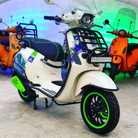 Soalnya, matik asal italia ini memiliki kesan klasik yang kental serta memiliki segudang pilihan komponen modifikasi. 89 Modifikasi Scoopy Babylook | Kumpulan Modifikasi Motor Scoopy Terbaru