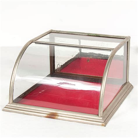 Countertop Display Case With Curved Glass Cowan S Auction House The Midwest S Most Trusted