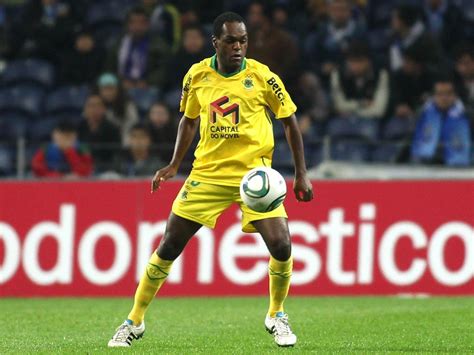 Tu és paços de ferreira tu és meu mundo amarelo contigo estarei para sempre não há clube mais belo. OFICIAL: Paços de Ferreira anuncia Luiz Carlos, com Messi ...