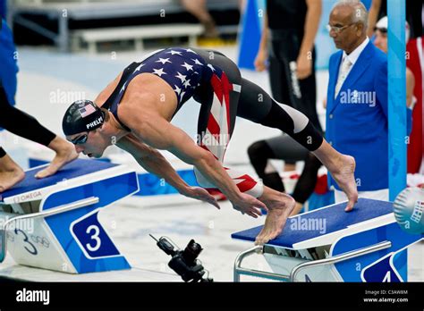 Michael Phelps Starting The 4x200 Relay In The Swimming Competition At