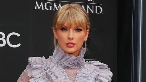 Taylor Swift Releases Cruel Summer Off Her Lover Album Carroll Broadcasting Company