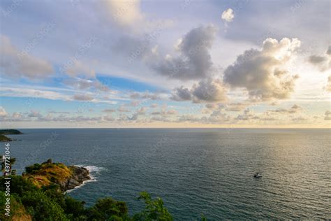 Sunset Sky At Phrom Thep Cape The Scenic Point Of Phuket Island Foto