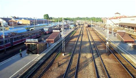 Aktualnie na stacji rzeszów główny powstaje ostatni z trzech peronów z windami i schodami ruchomymi. PLK: Stacja Rzeszów Główny spełni oczekiwania podróżnych ...