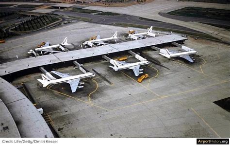 The History Of Jfk Airport The United Airlines Terminal A Visual