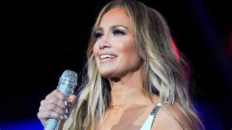 Jennifer Lopez Wore A Corseted Wedding Dress For Her 2021 Amas