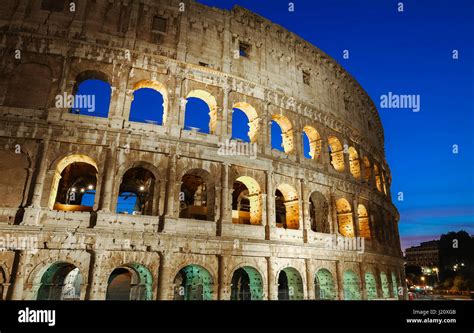 El Famoso Coliseo De Roma Italia Fotografía De Stock Alamy