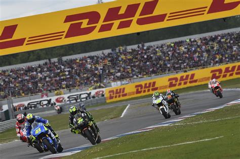 Save with dhl online franking and use more than 28,000 post offices, dhl paketshops, packstation and parcel boxes throughout germany. DHL wird Offizieller Logistik Partner der MotoGP™ | MotoGP™