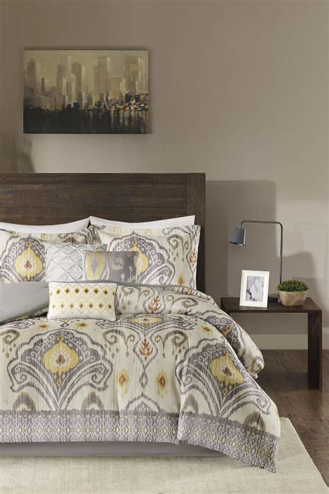 Thread count is always an important factor in the. Tips on Buying a Queen Comforter Set - Overstock.com