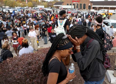 School Shooting In St Louis Hundreds Mourn At Vigil After 2 Dead
